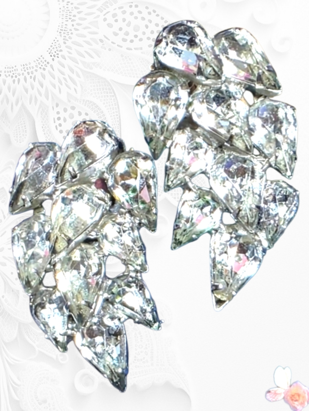 Sparkly Signed Kramer Rhinestone Leaf Clip On Earrings Silver Tone 889